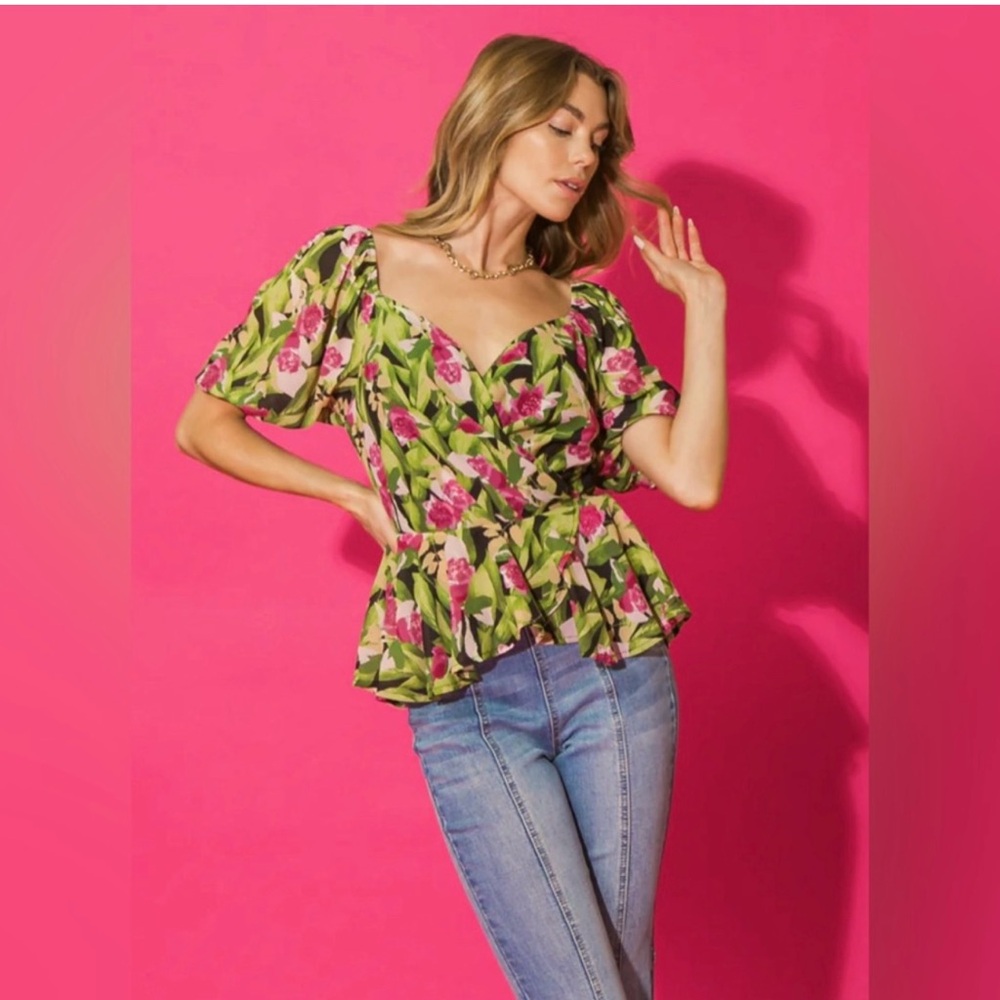 🎉 3 for $10 Flying Tomato Green and Pink Floral Blouse